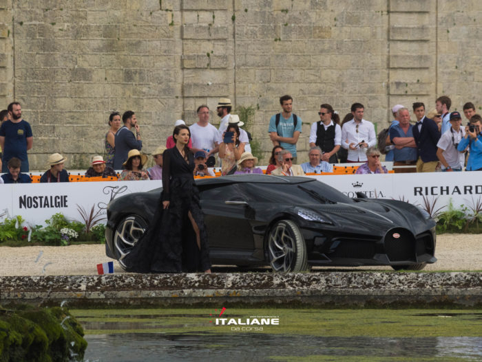 Max-Mara per Bugatti-La-voiture-noir