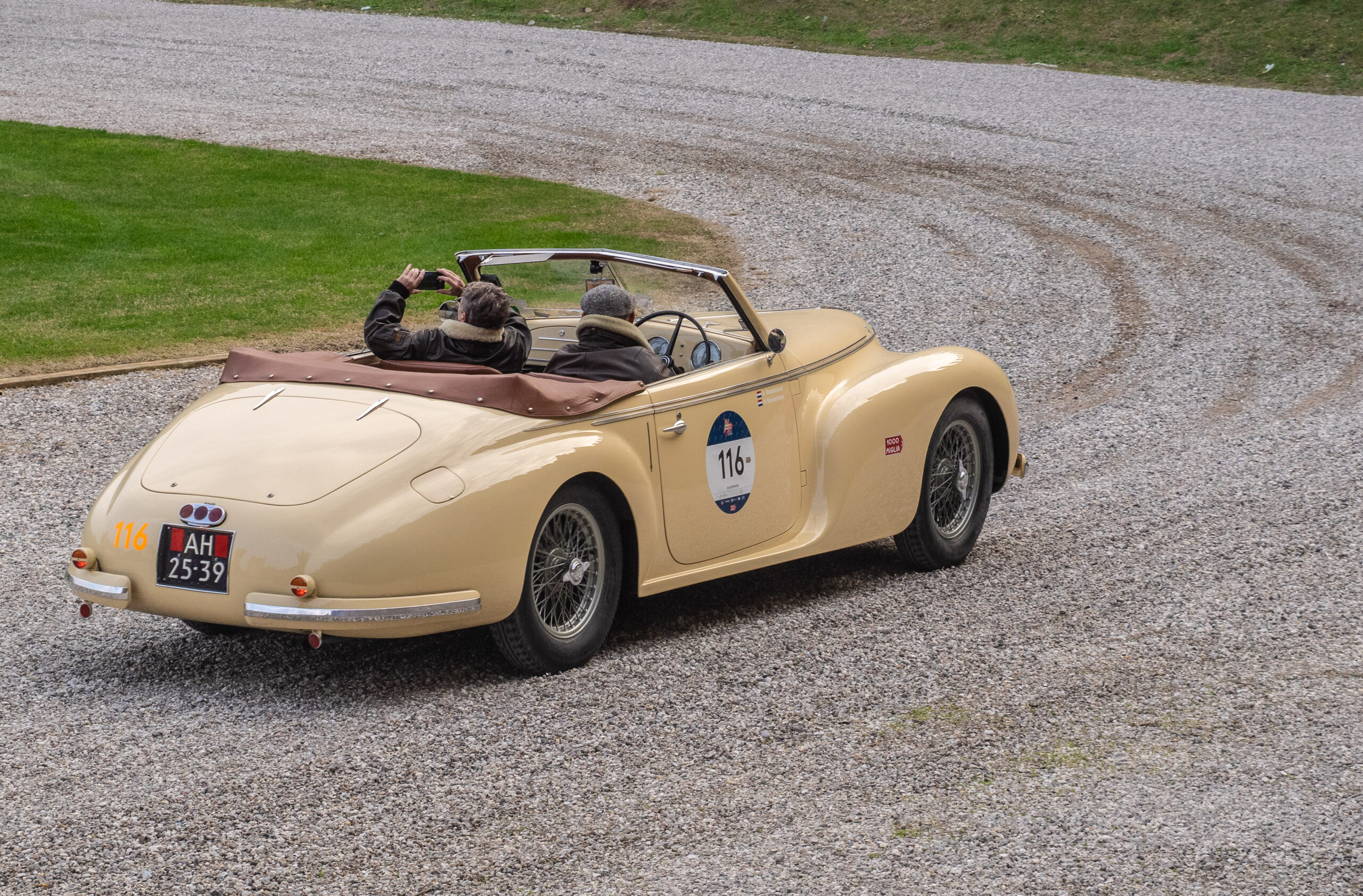 Mille-Miglia-2020-Alfa-Romeo-2500-SS-Cabriolet-italianedacorsa